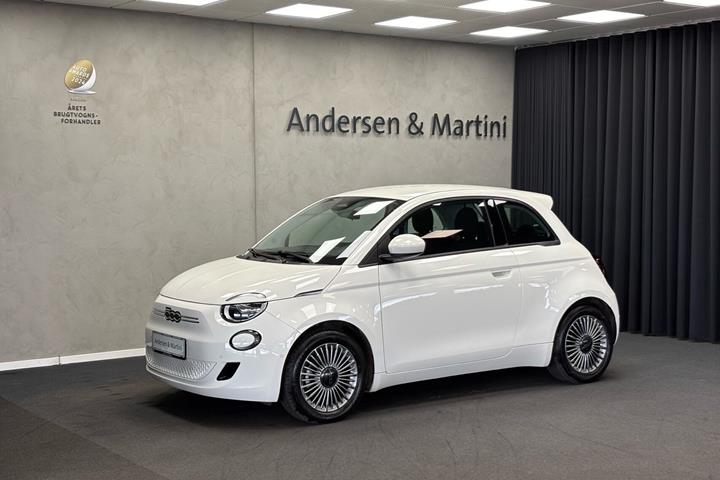 Hvid Fiat 500e fra 2023