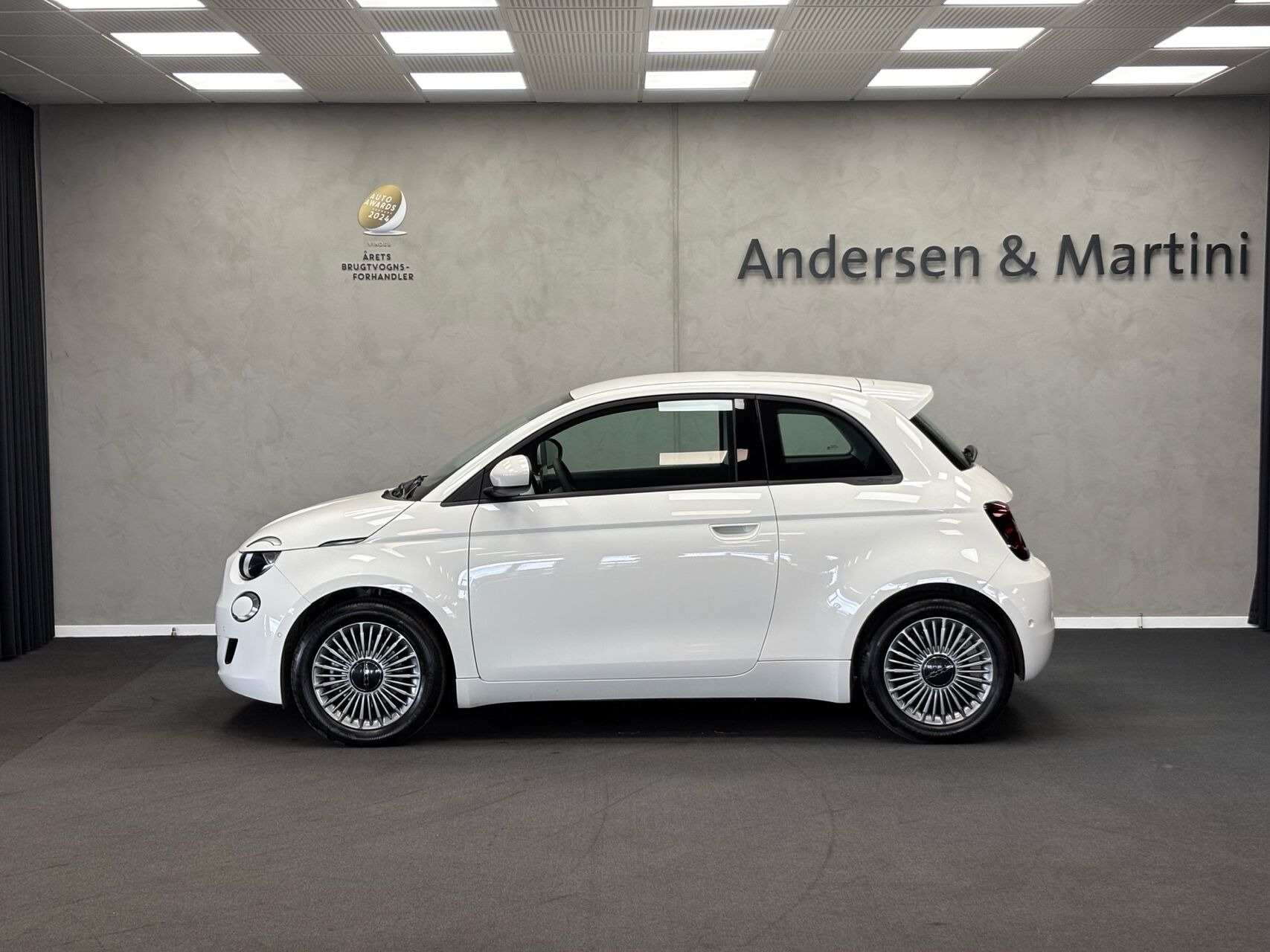 Hvid Fiat 500e fra 2023