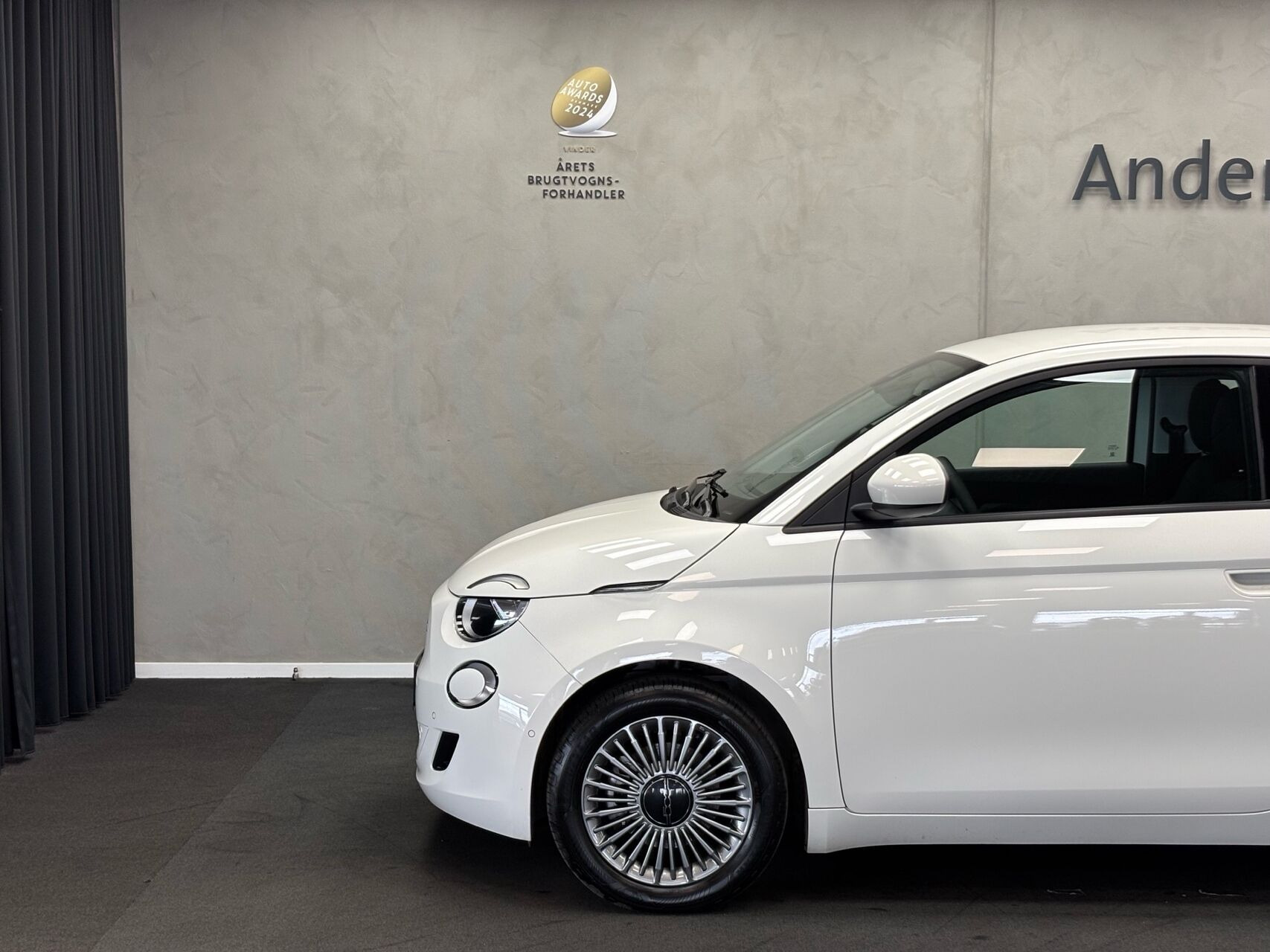 Hvid Fiat 500e fra 2023