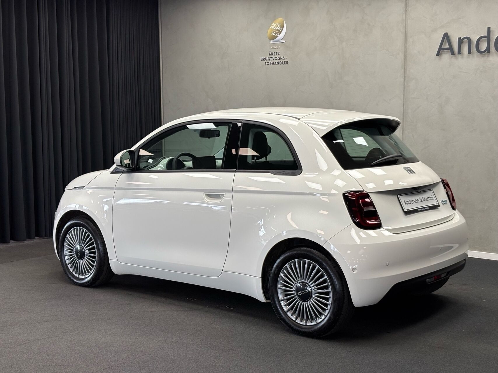 Hvid Fiat 500e fra 2023