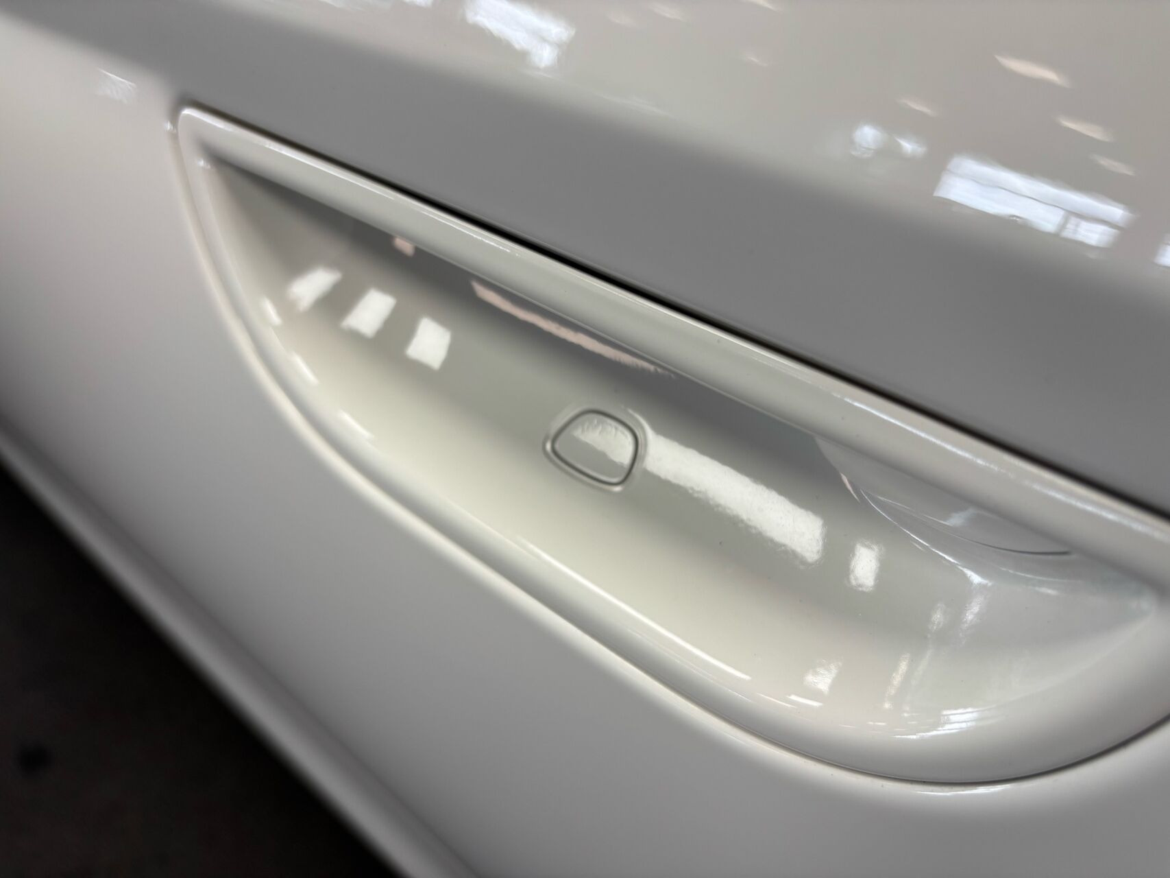 Hvid Fiat 500e fra 2023