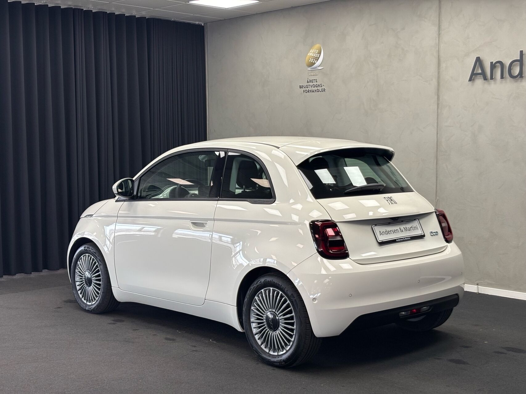 Hvid Fiat 500e fra 2023