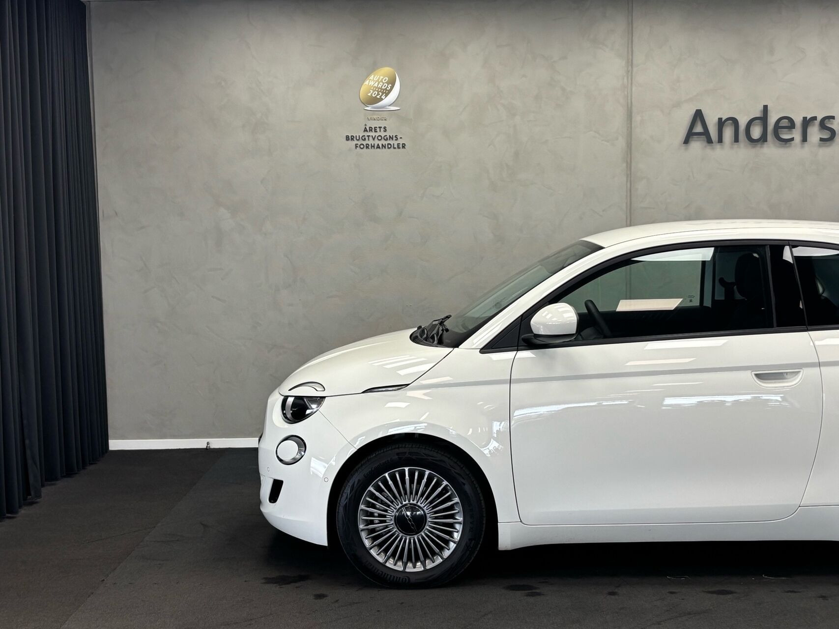 Hvid Fiat 500e fra 2023