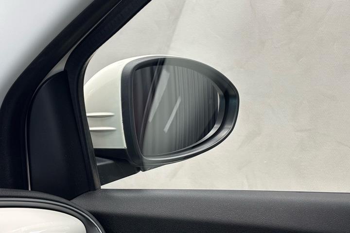 Hvid Fiat 500e fra 2023