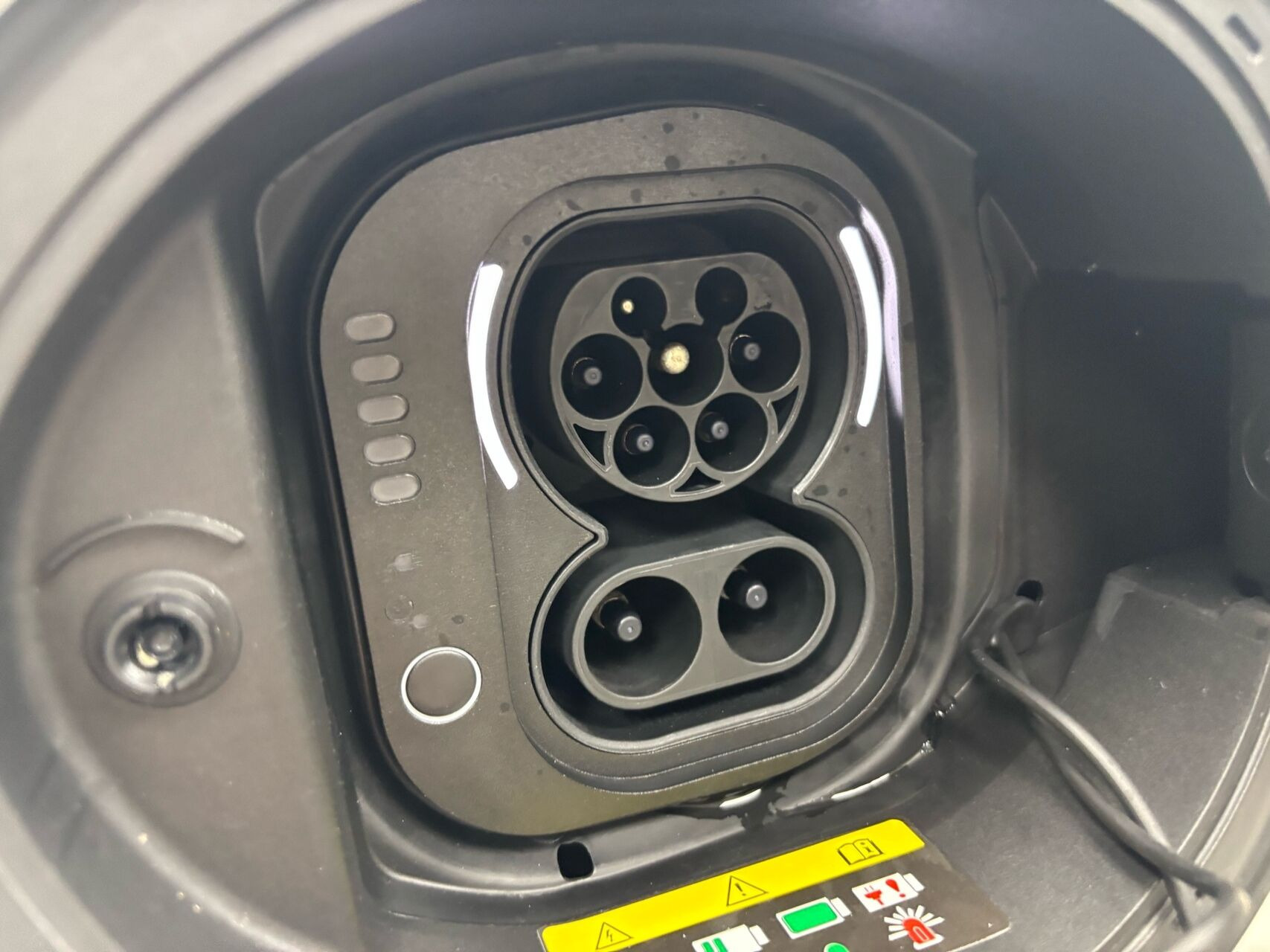 Hvid Fiat 500e fra 2023