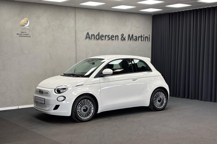 Hvid Fiat 500e fra 2023