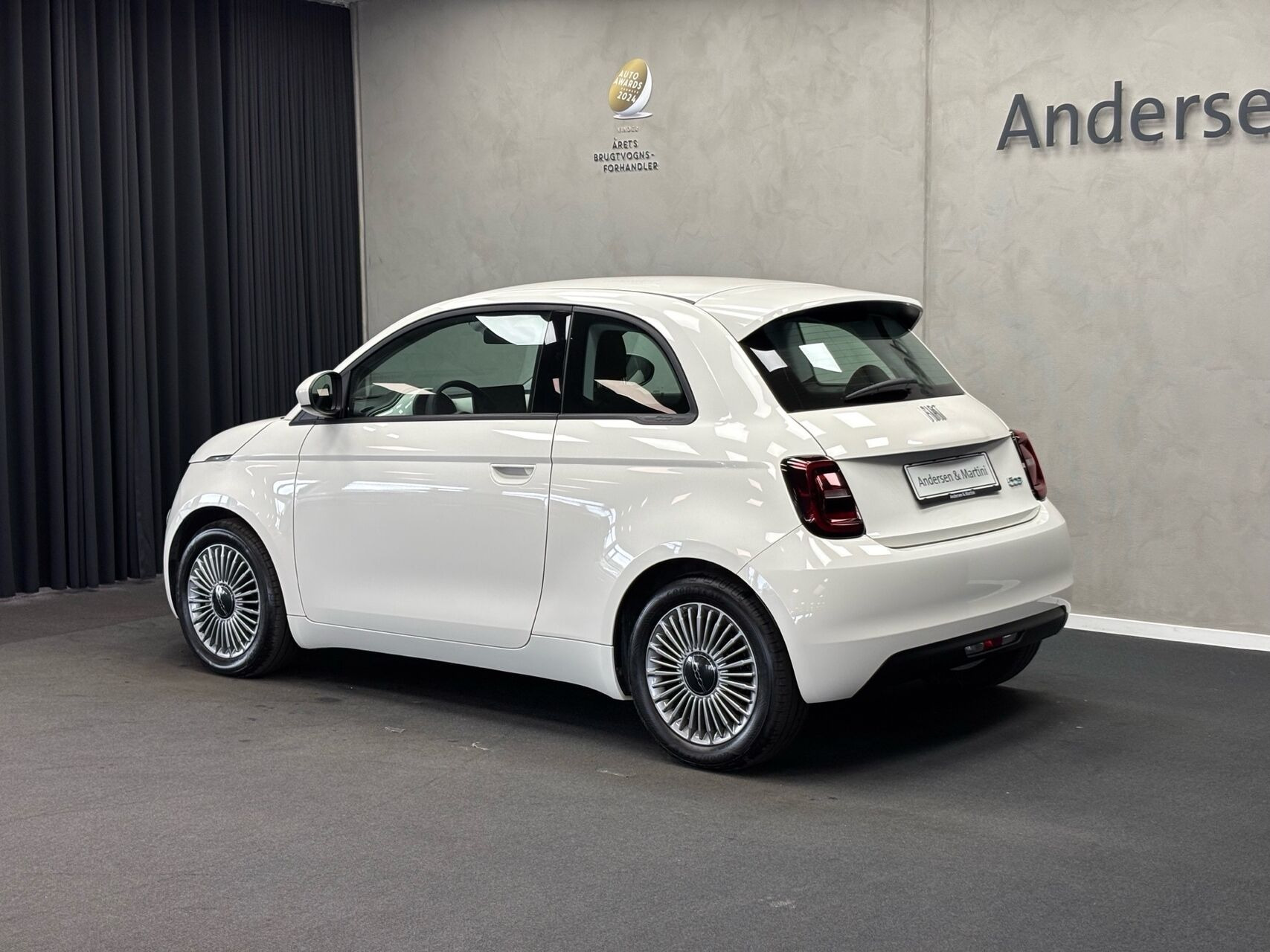Hvid Fiat 500e fra 2023