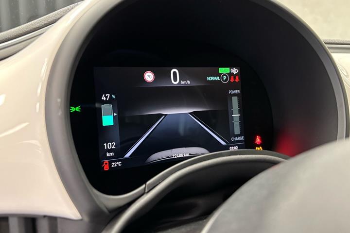 Hvid Fiat 500e fra 2023