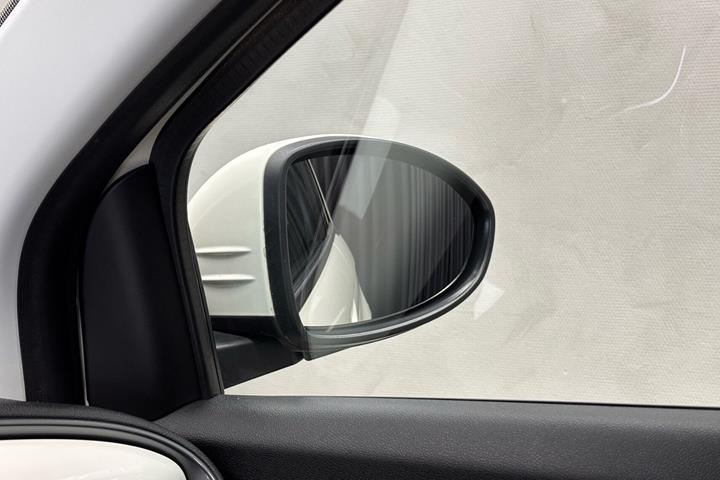 Hvid Fiat 500e fra 2023