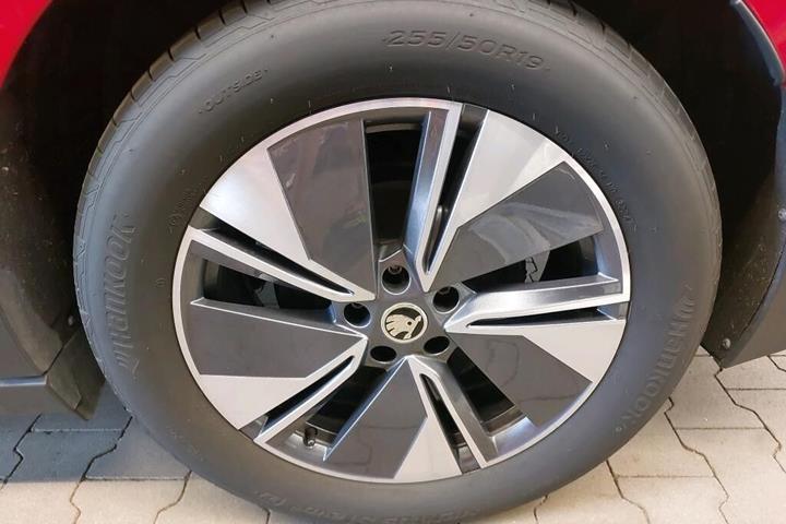 Rød Skoda Enyaq fra 2024