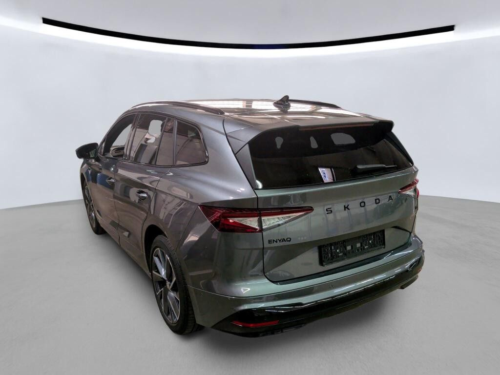Grå Skoda Enyaq fra 2024