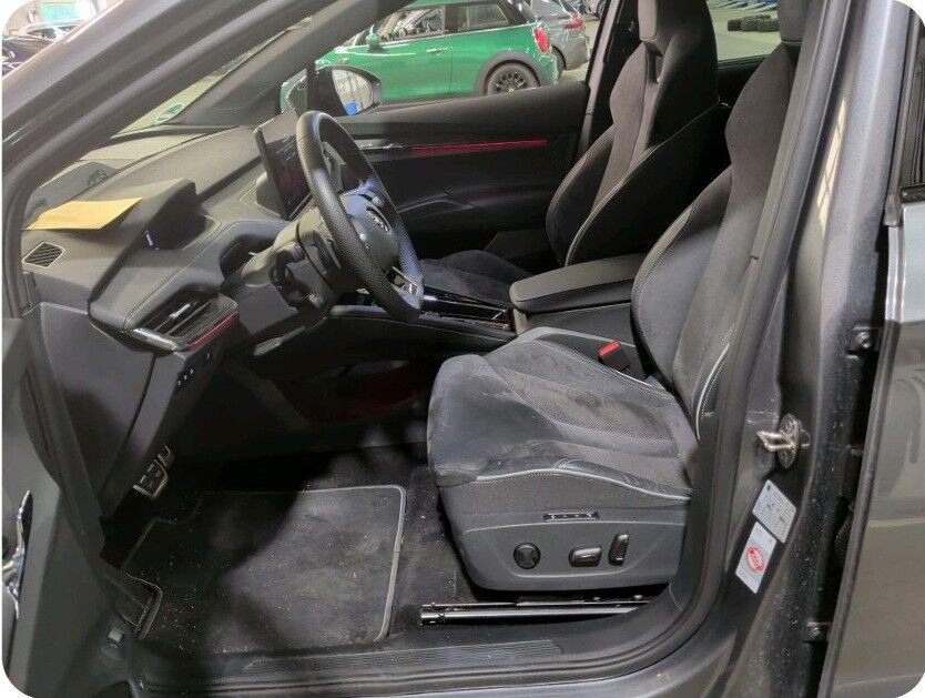Grå Skoda Enyaq fra 2024