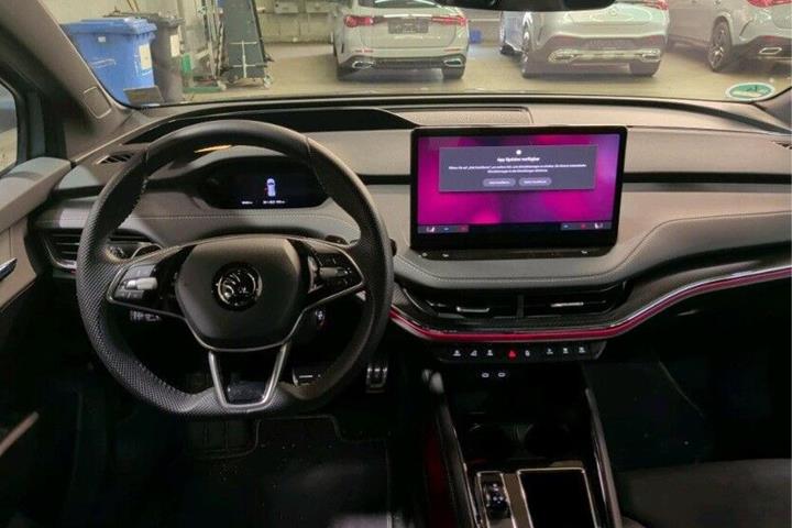 Grå Skoda Enyaq fra 2024