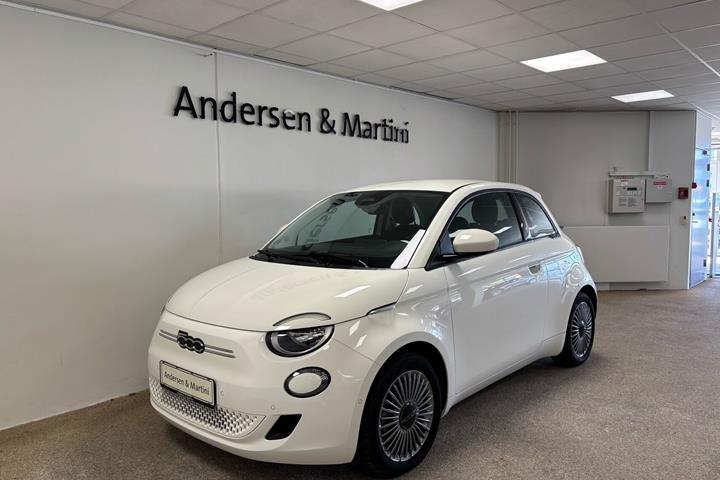 Hvid Fiat 500e fra 2024