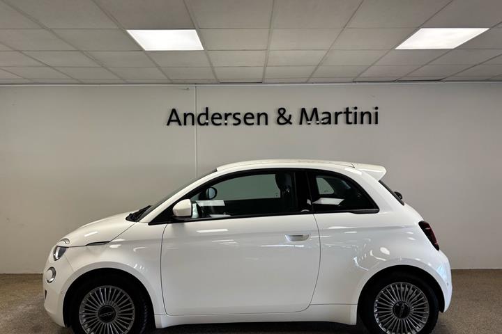 Hvid Fiat 500e fra 2024