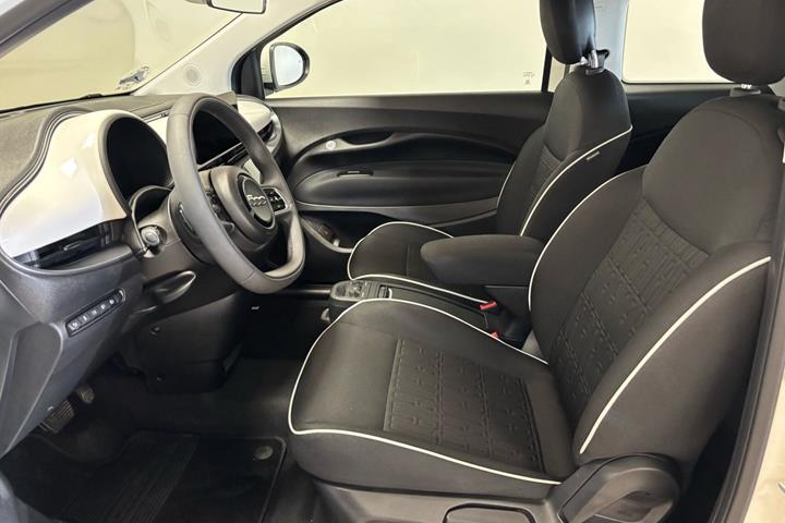 Hvid Fiat 500e fra 2024