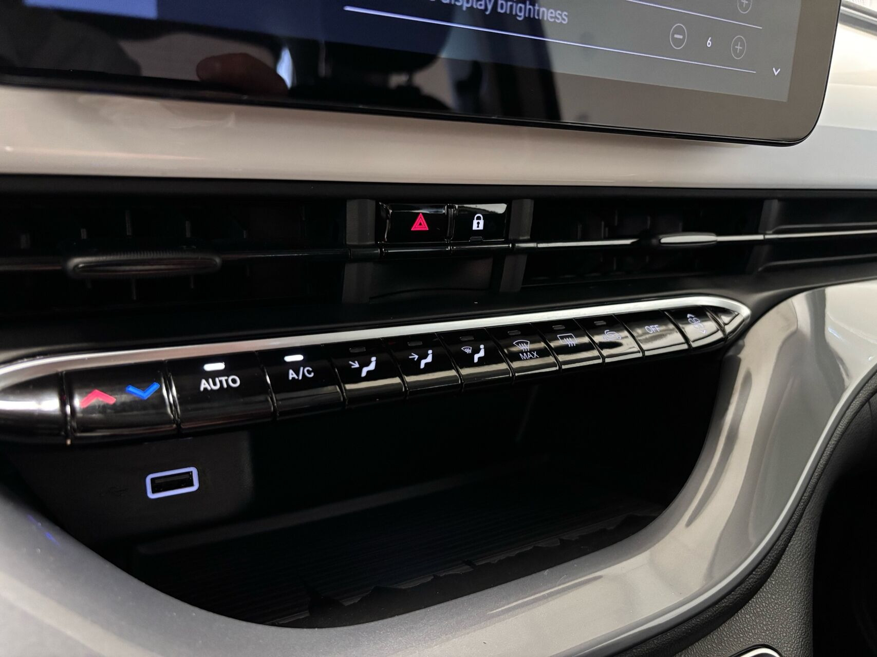 Hvid Fiat 500e fra 2024
