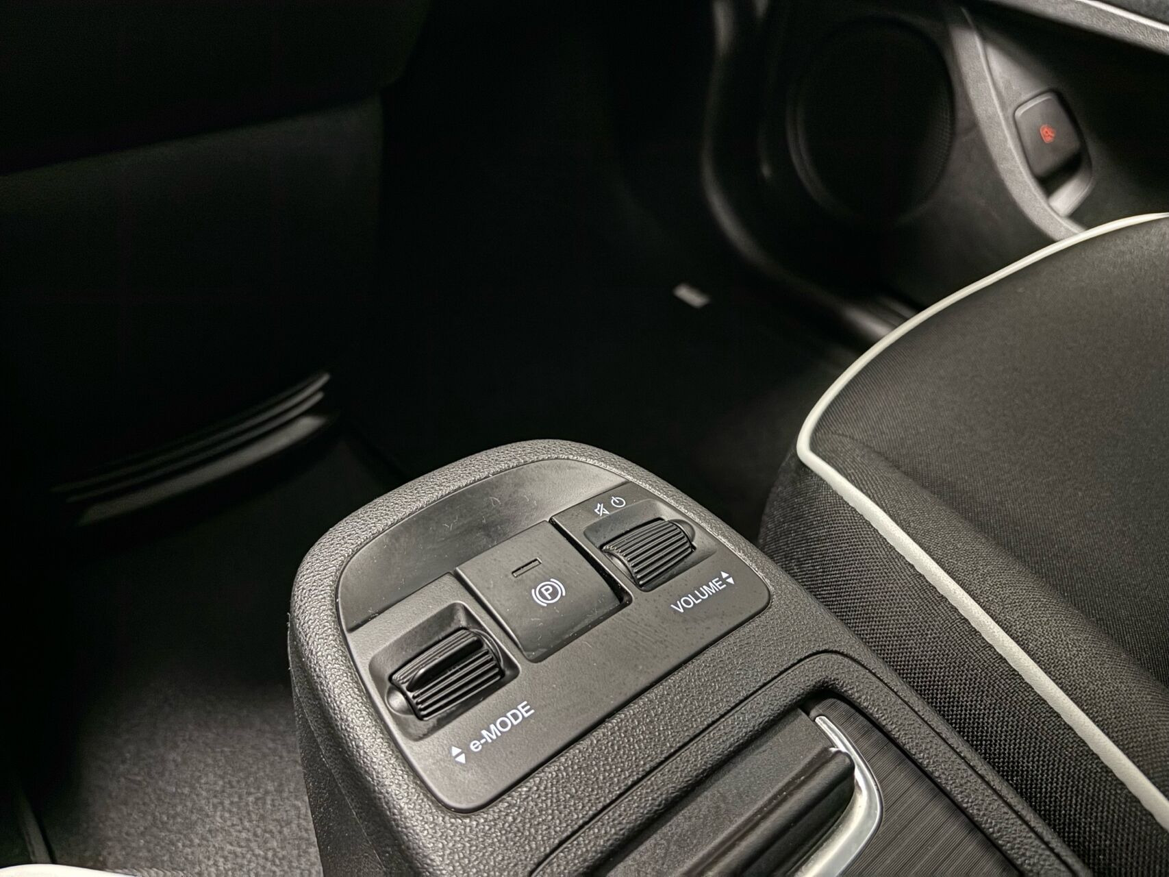 Hvid Fiat 500e fra 2024