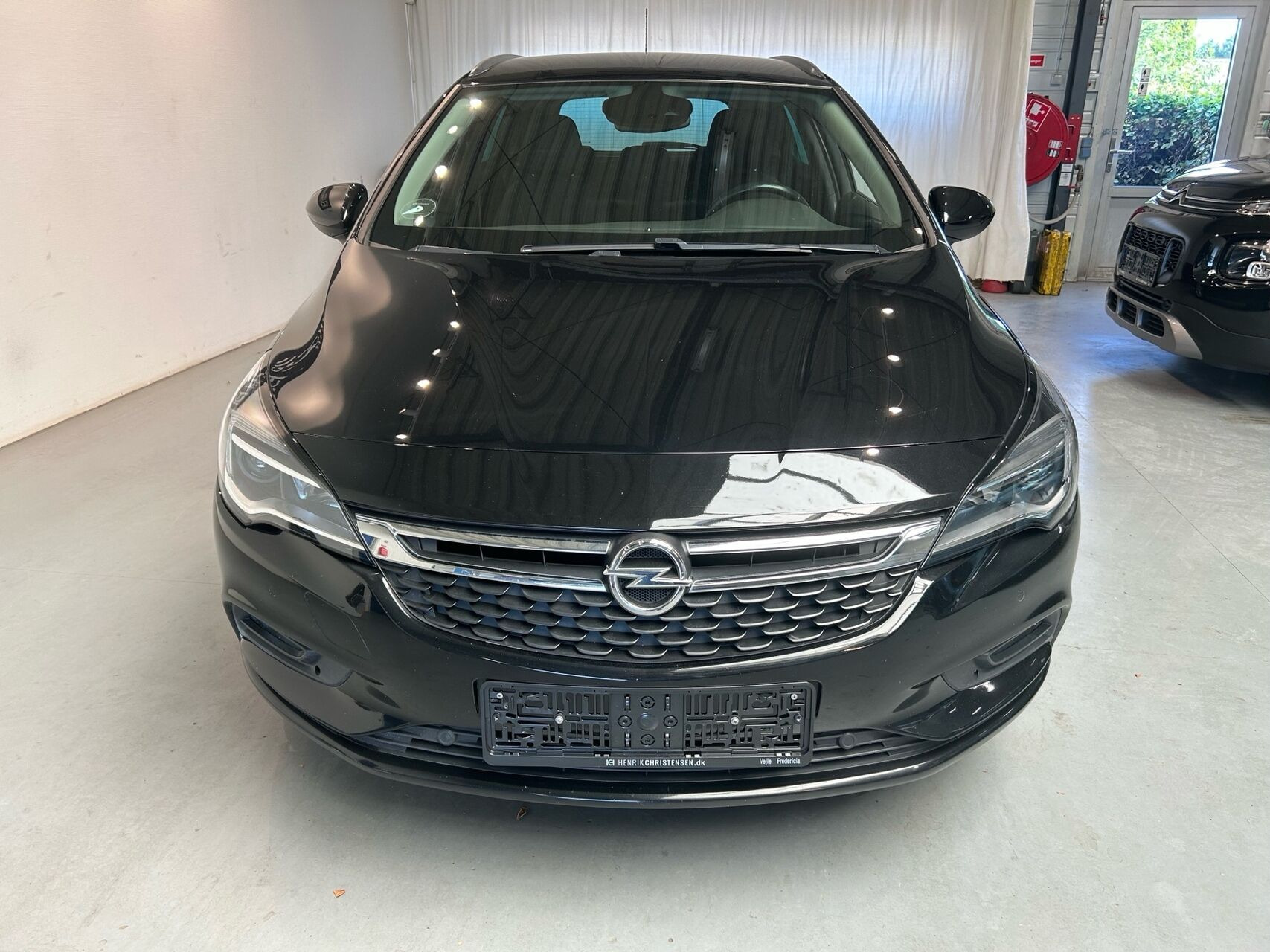 Sort Opel Astra fra 2019
