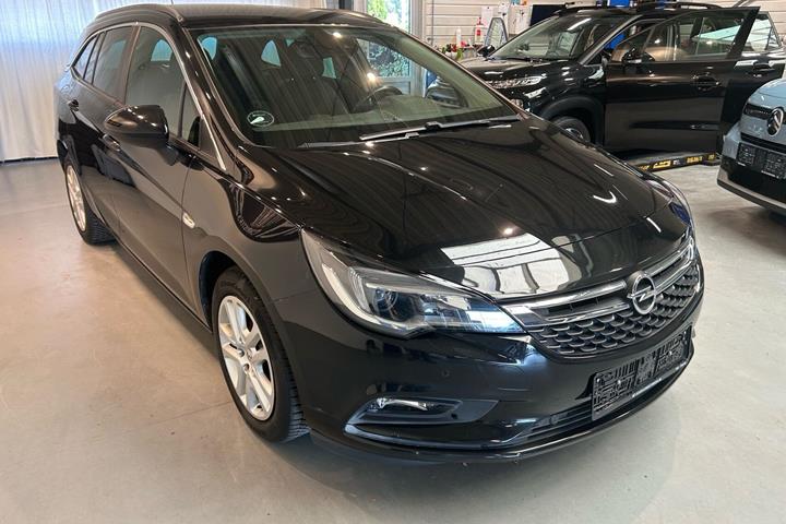 Sort Opel Astra fra 2019