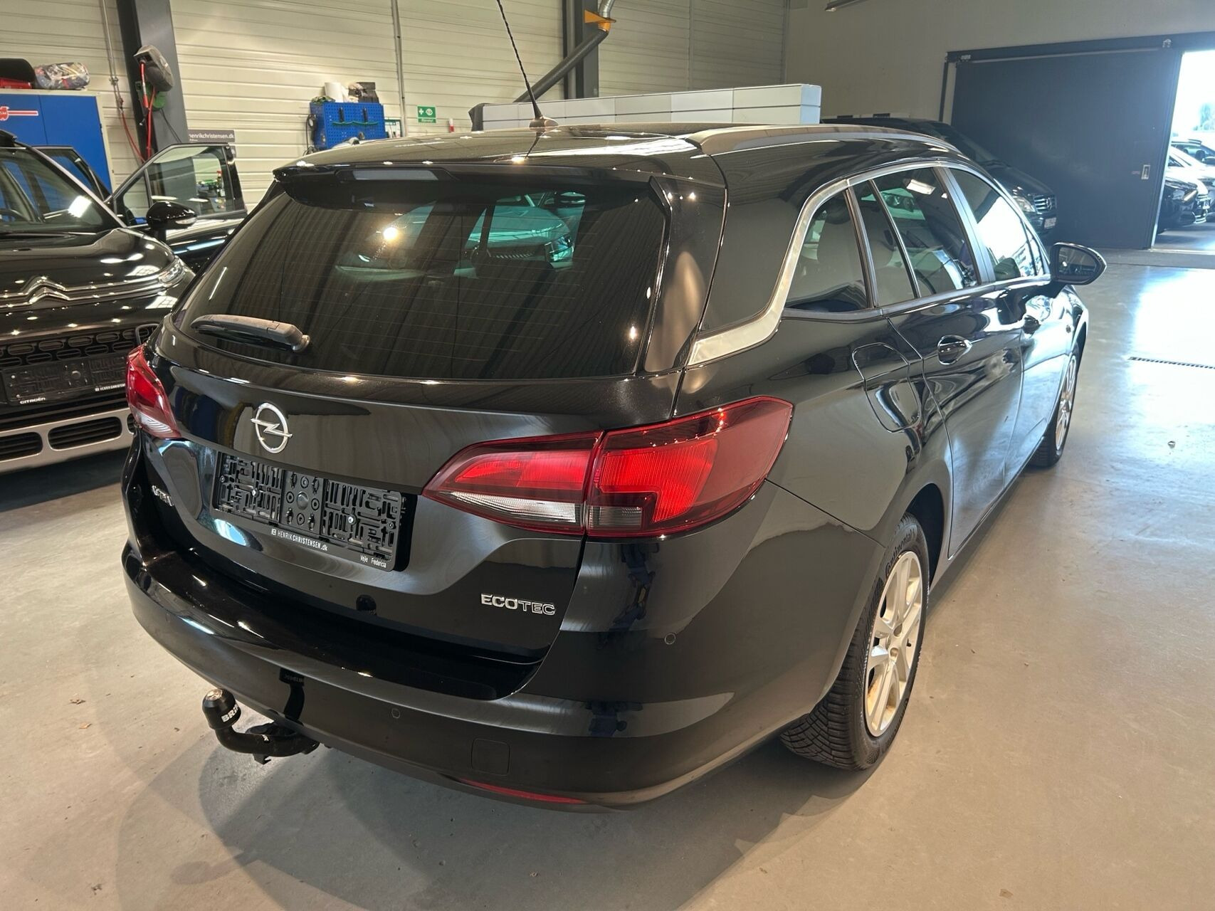 Sort Opel Astra fra 2019
