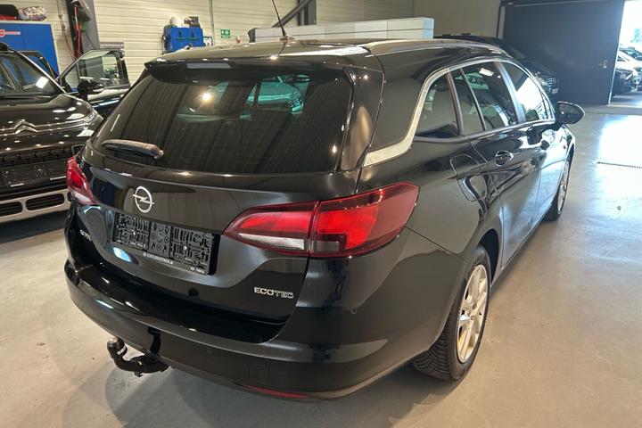 Sort Opel Astra fra 2019