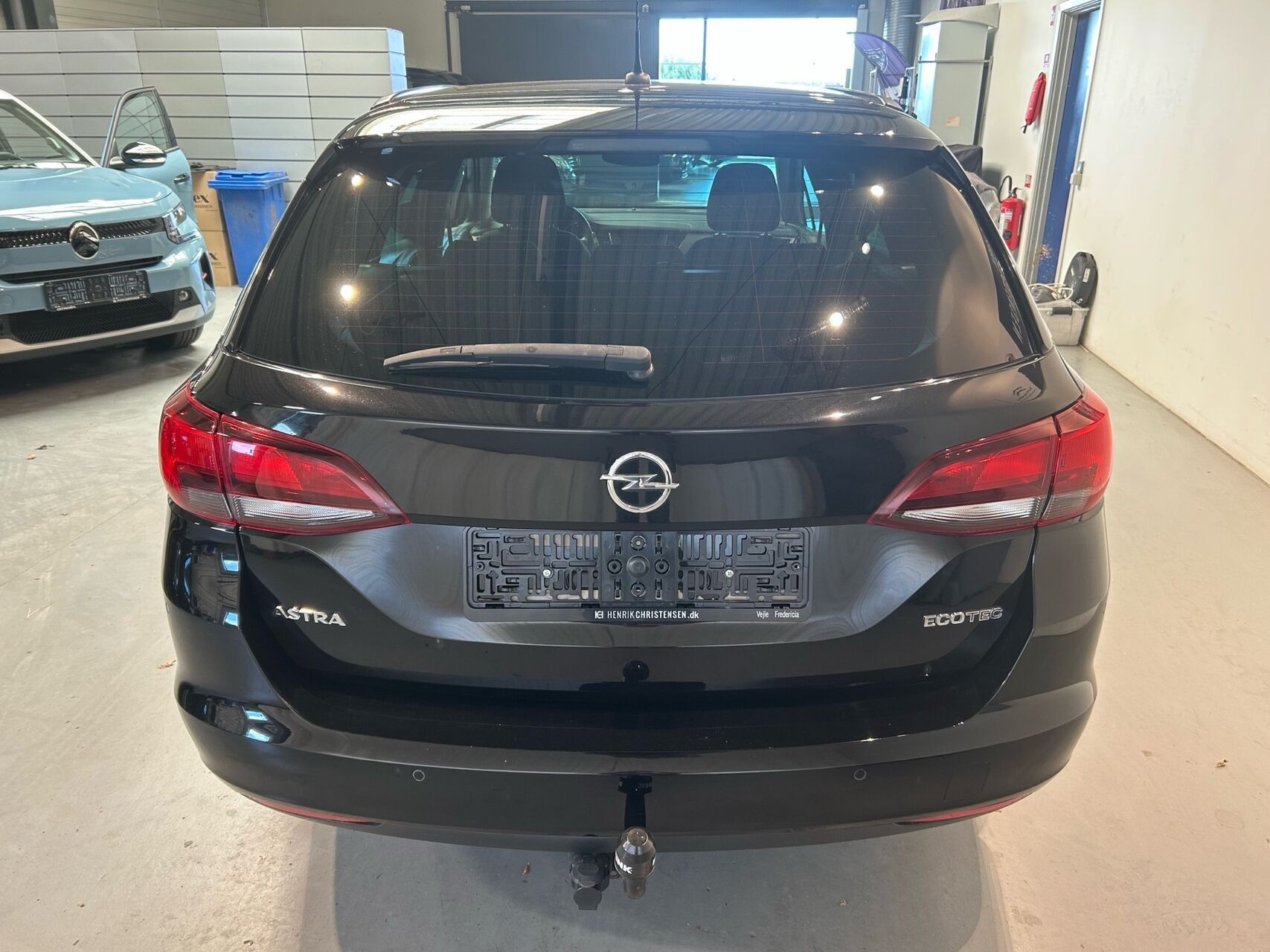 Sort Opel Astra fra 2019