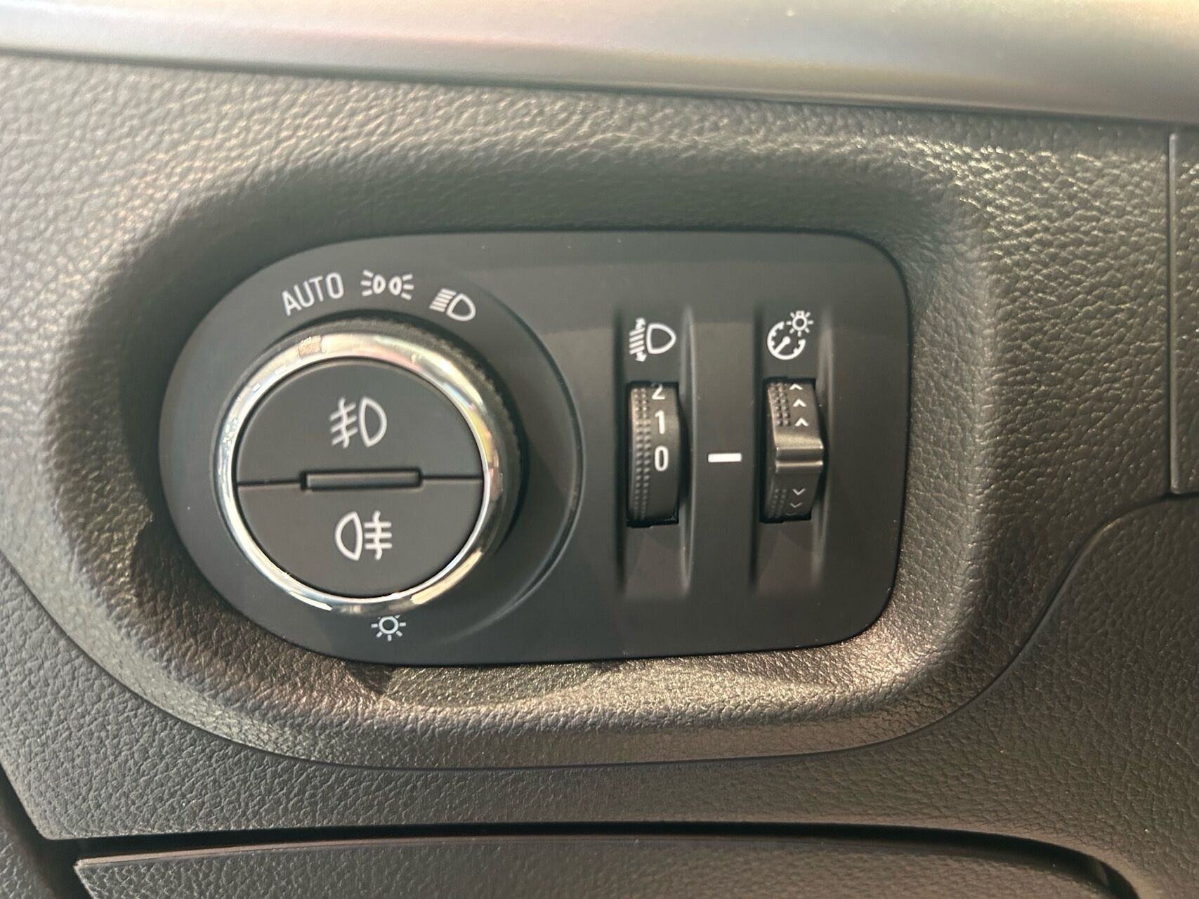 Sort Opel Astra fra 2019