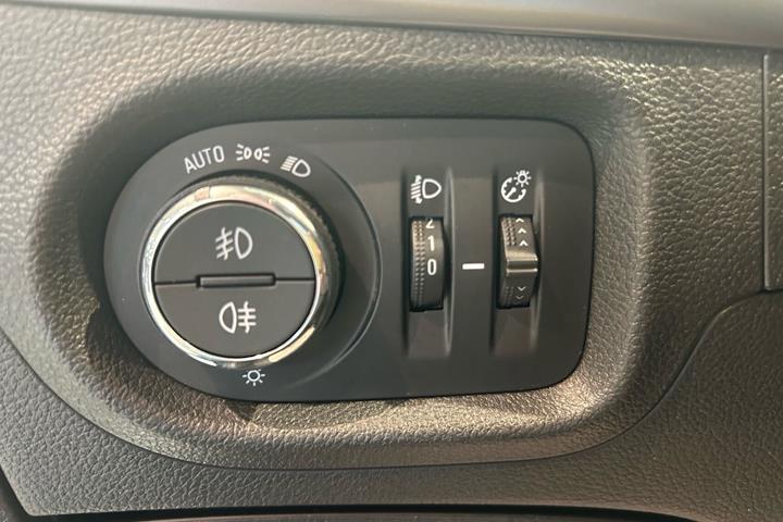 Sort Opel Astra fra 2019