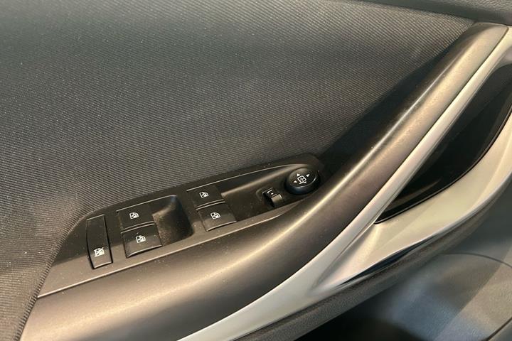 Sort Opel Astra fra 2019