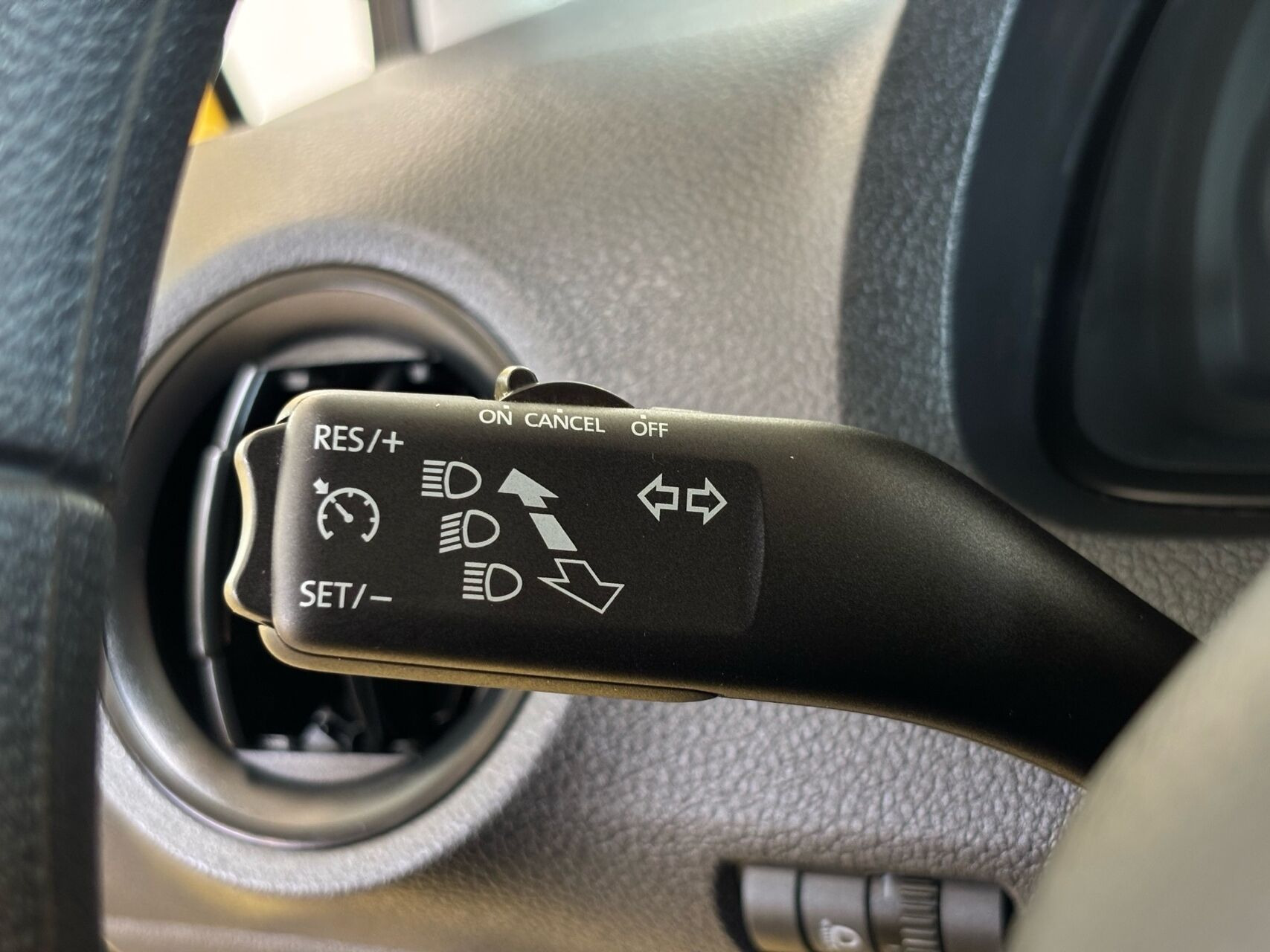 Gul Skoda Citigo fra 2017