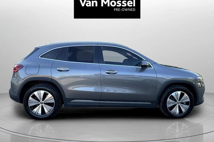 Grå Mercedes EQA 250+ fra 2025