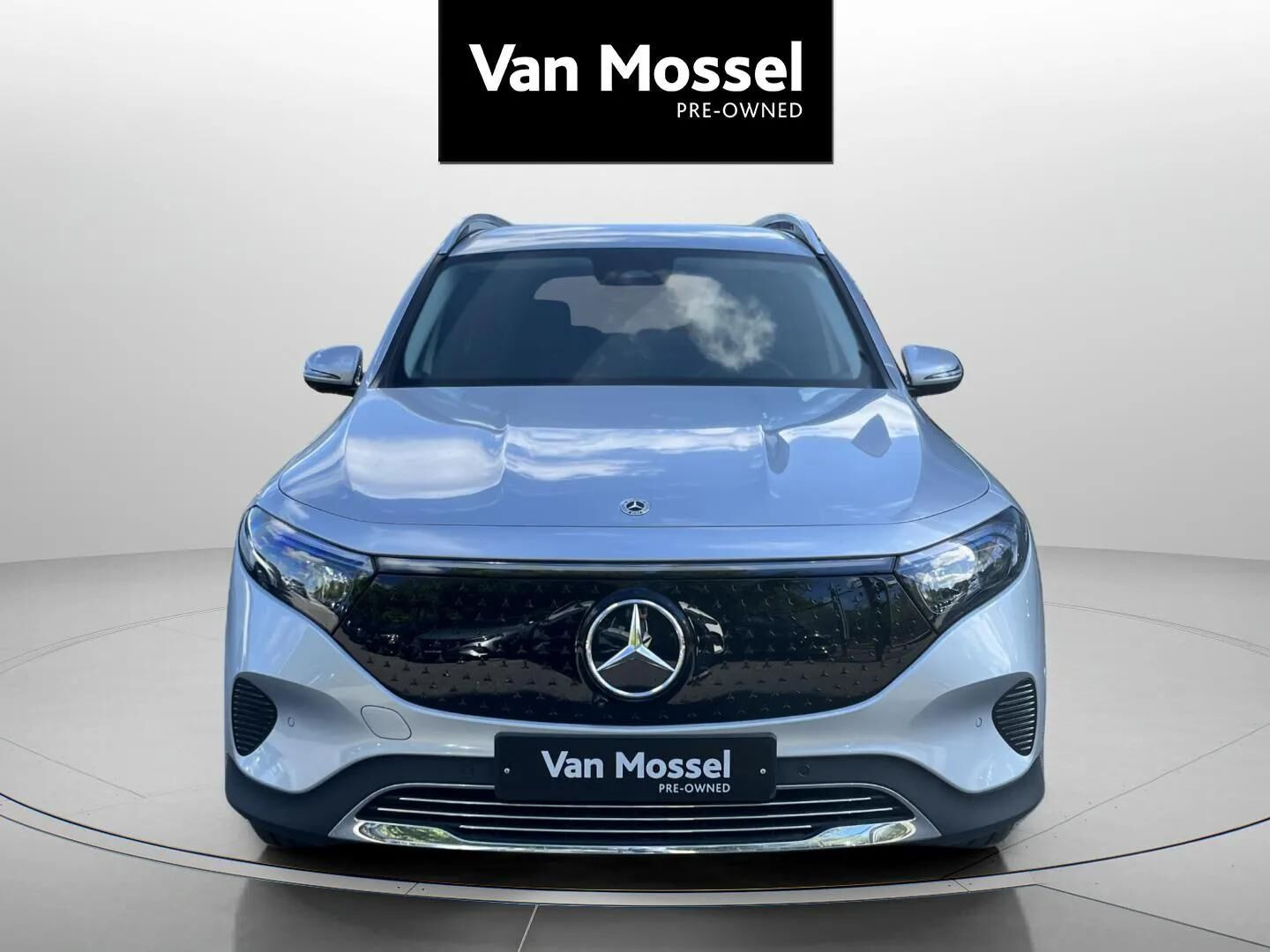 Sølv Mercedes EQB 250+ fra 2025