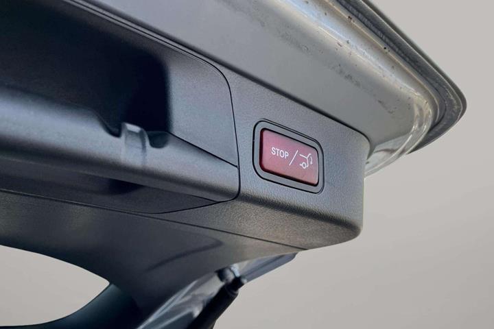 Sølv Mercedes EQB 250+ fra 2025