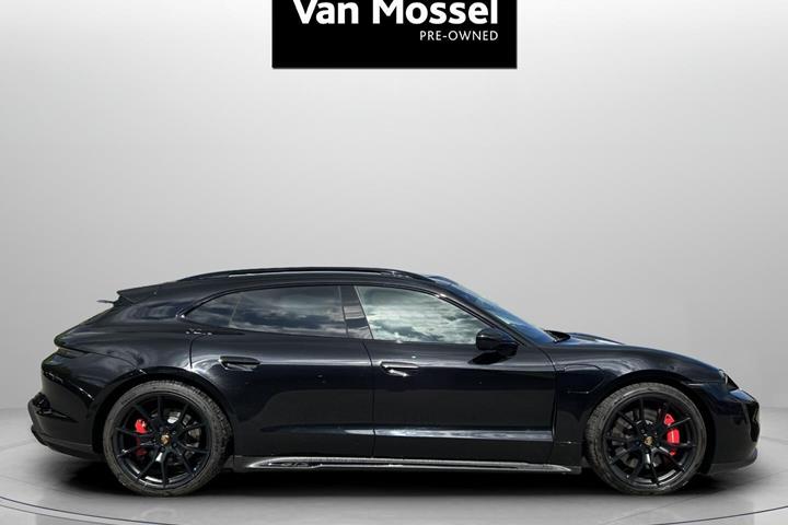 Sort Porsche Taycan fra 2022
