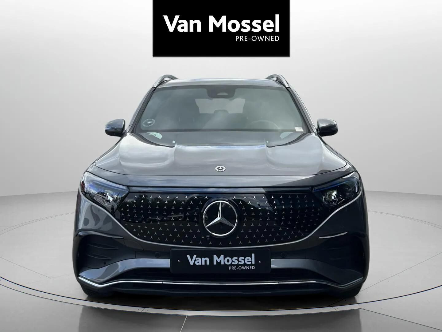 Grå Mercedes EQB 250+ fra 2025