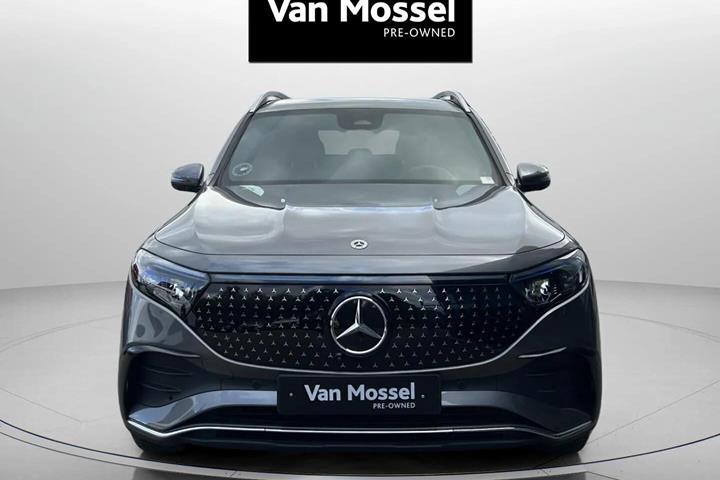 Grå Mercedes EQB 250+ fra 2025