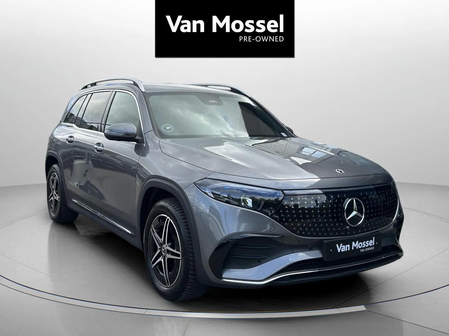 Grå Mercedes EQB 250+ fra 2025