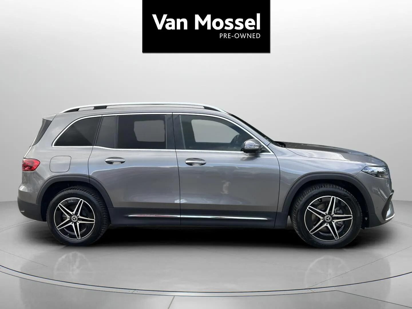 Grå Mercedes EQB 250+ fra 2025