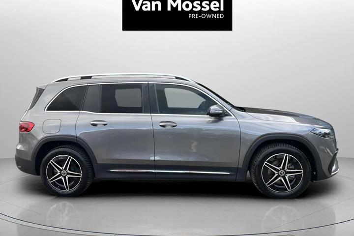Grå Mercedes EQB 250+ fra 2025
