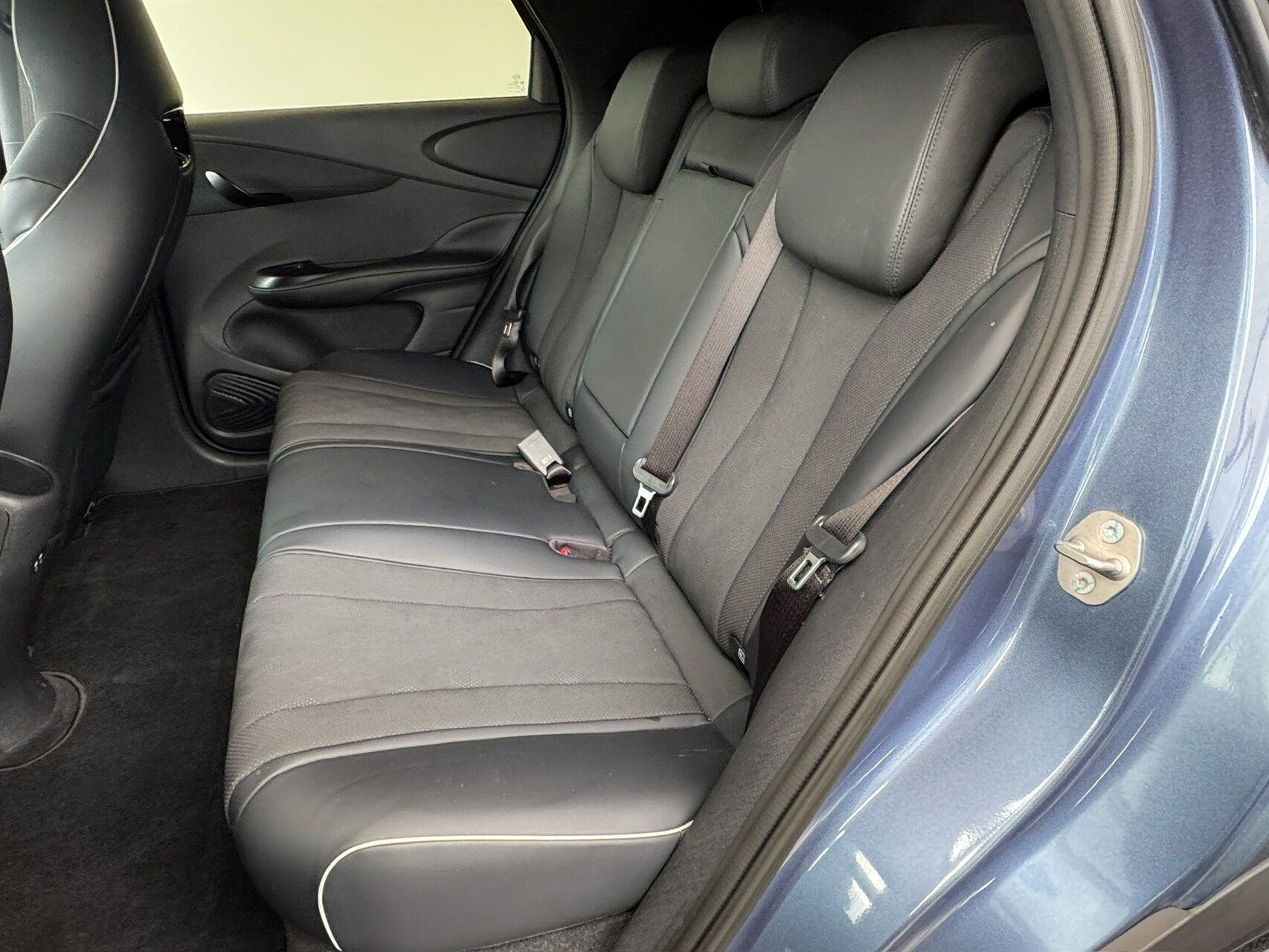 Blå BYD Dolphin fra 2024