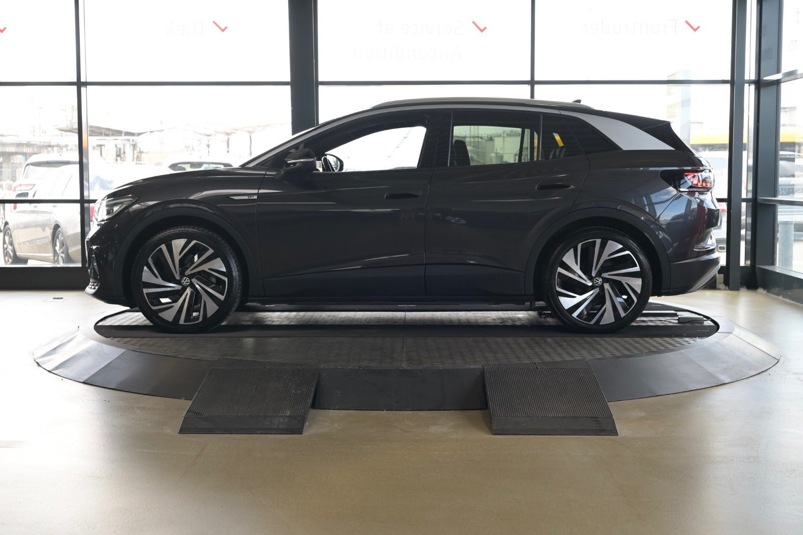 Grå VW ID.4 fra 2020
