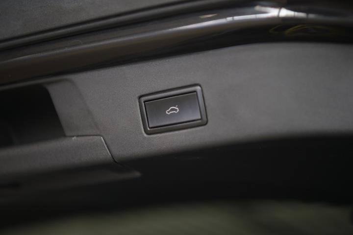 Grå VW ID.4 fra 2020