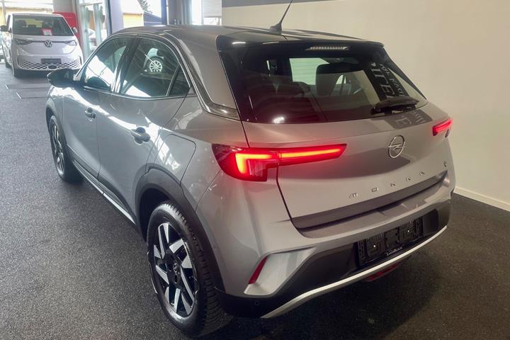 Grå Opel Mokka-e fra 2023