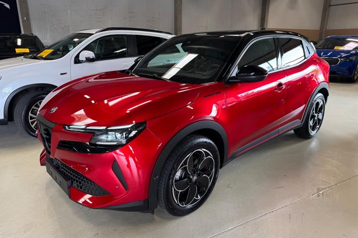 Rød Alfa Romeo Junior fra 2025