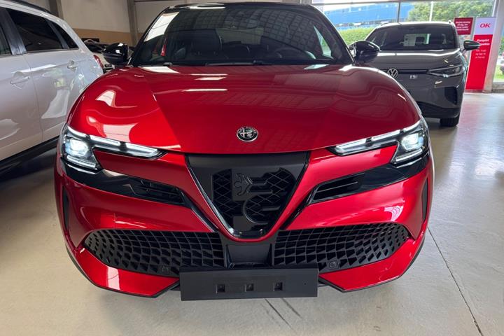 Rød Alfa Romeo Junior fra 2025