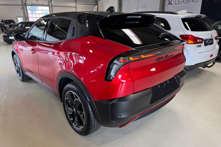 Rød Alfa Romeo Junior fra 2025