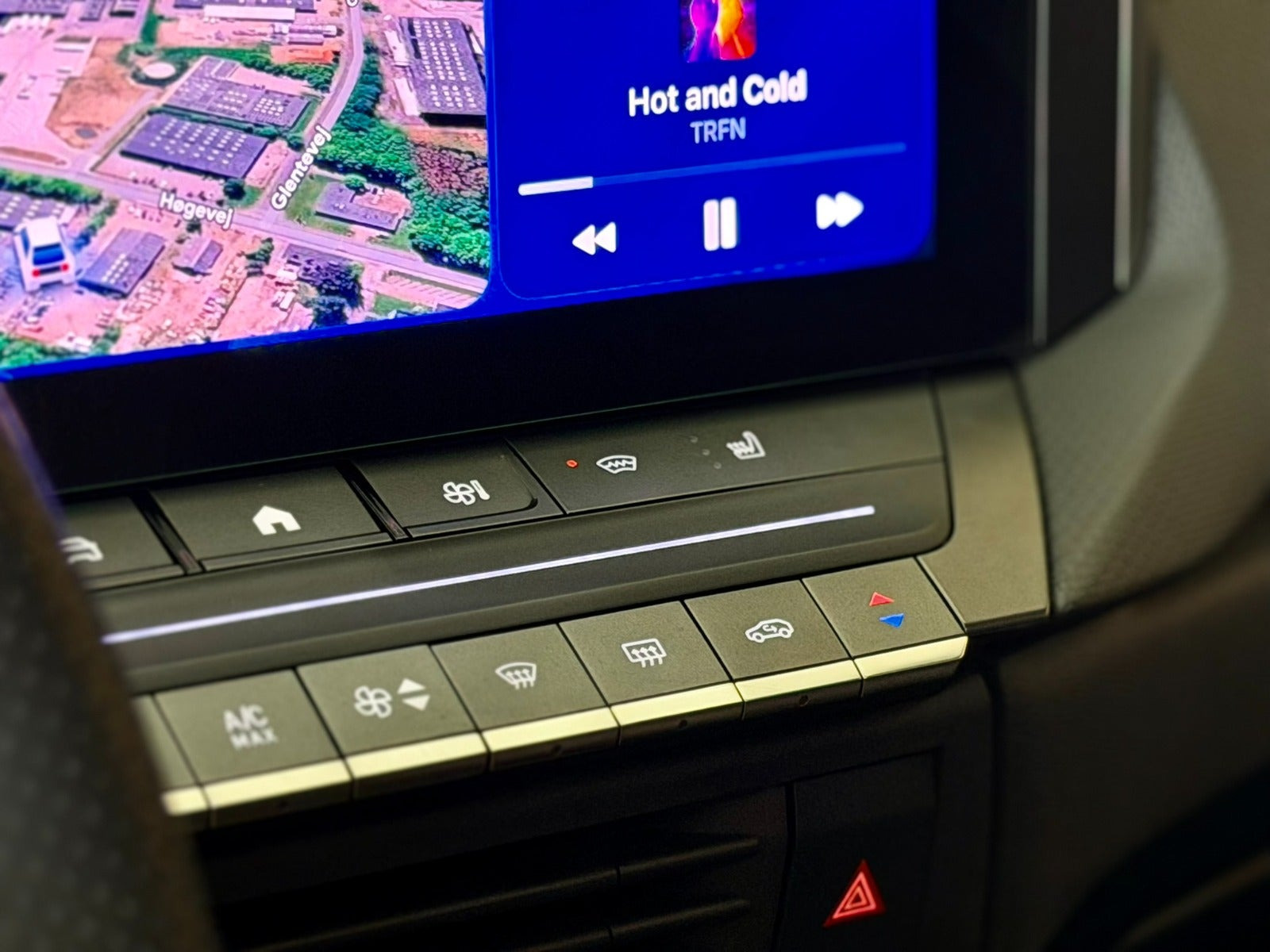Hvid Opel Astra-e fra 2024