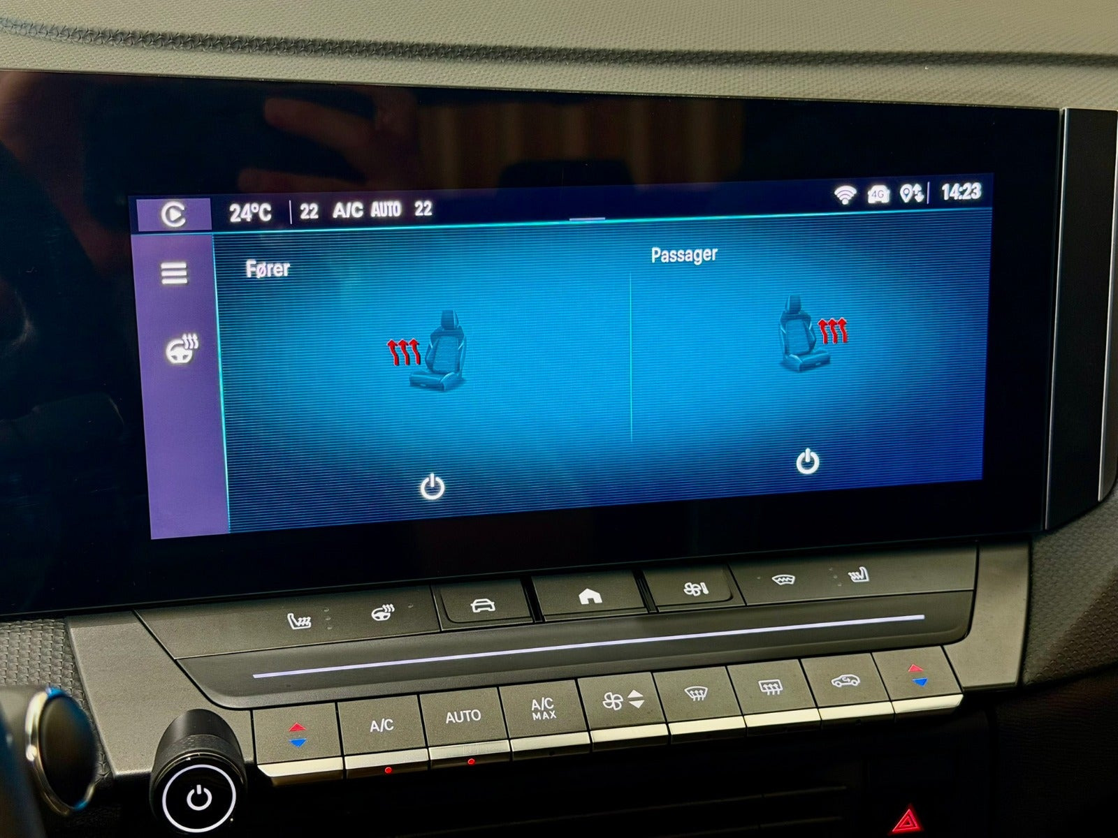 Hvid Opel Astra-e fra 2024