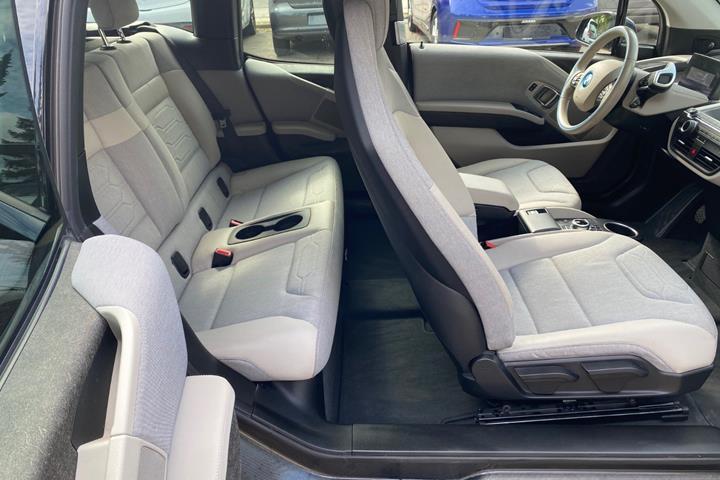 Sort BMW i3 fra 2016